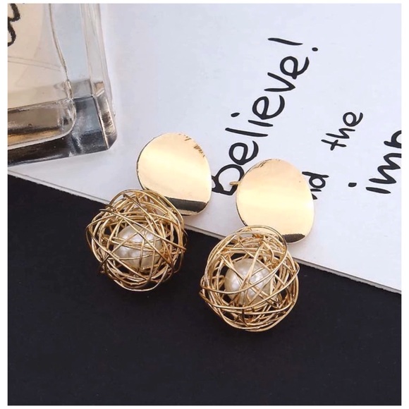 boutique Jewelry - ❤️ NWT Modern Cool Earrings